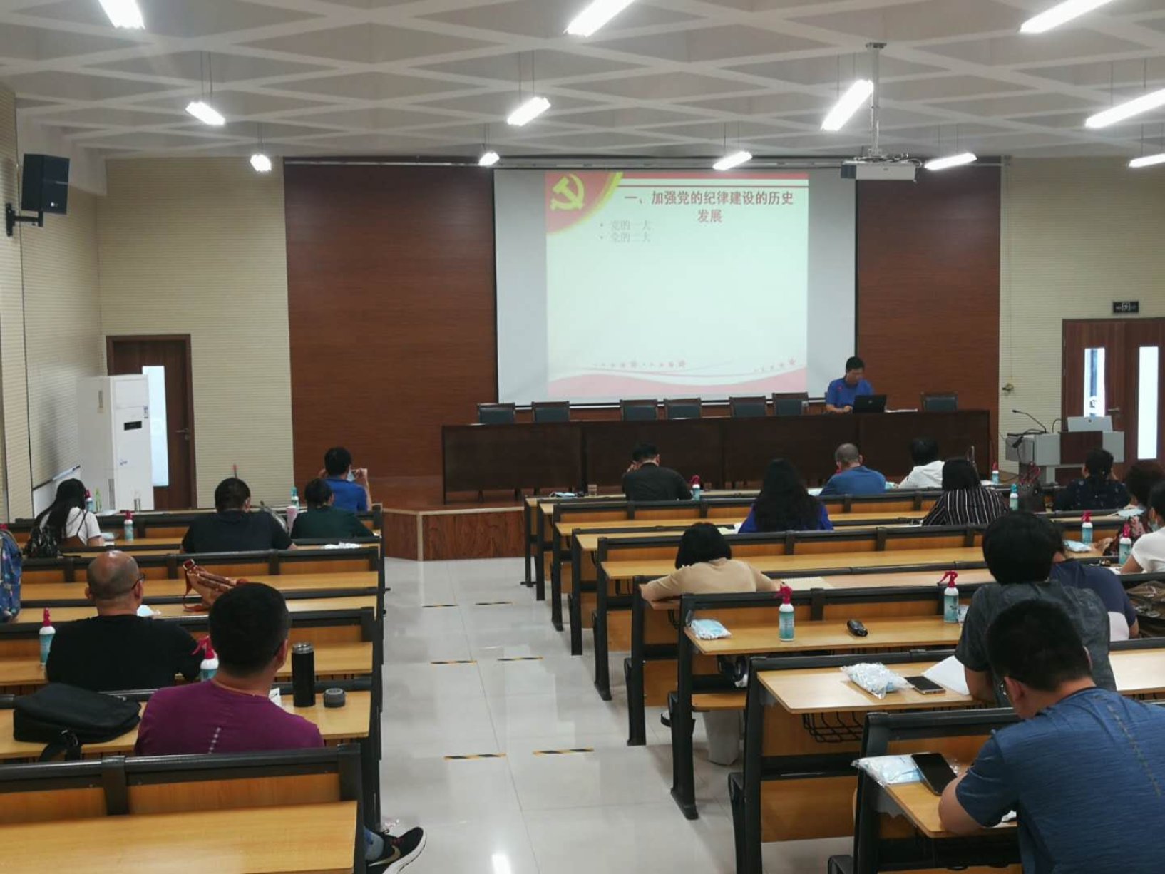 D:\日常党建工作\老版新葡萄8883官网党员政治理论学习党日活动党课等\微信图片_20200619104754.jpg